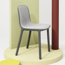 Design stoel met gestoffeerde zitting